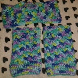 Knit style hand cover and headband.